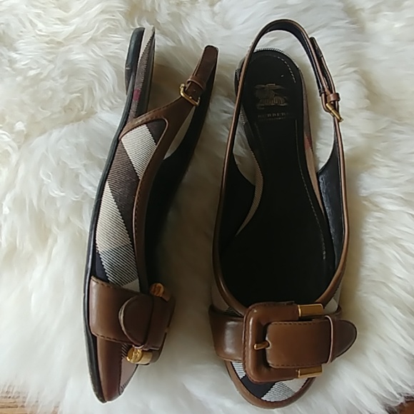 Burberry w/box 6 - 7.5 fits bc adjustable strap - Picture 3 of 6